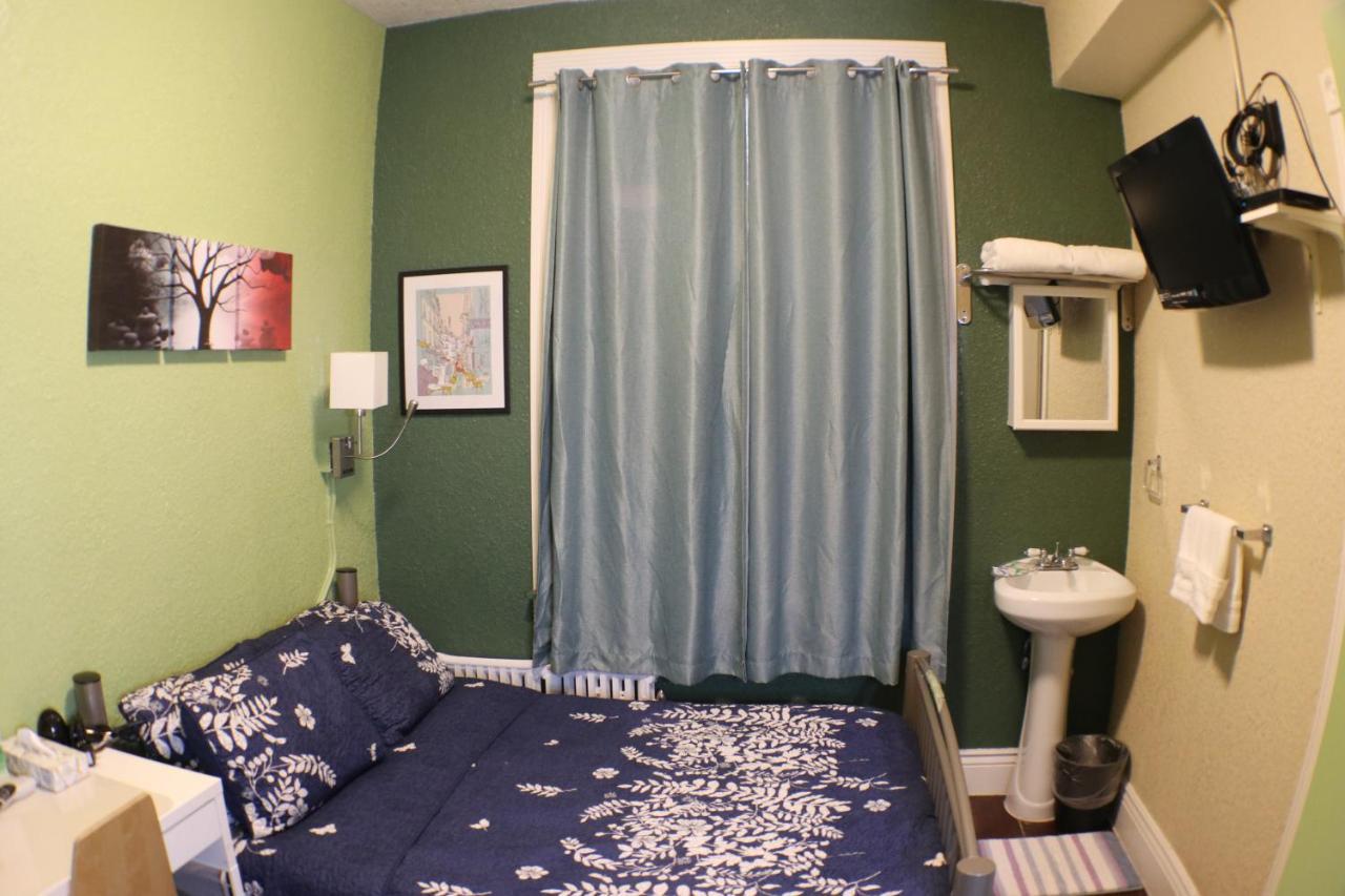 Orange Village Hostel *