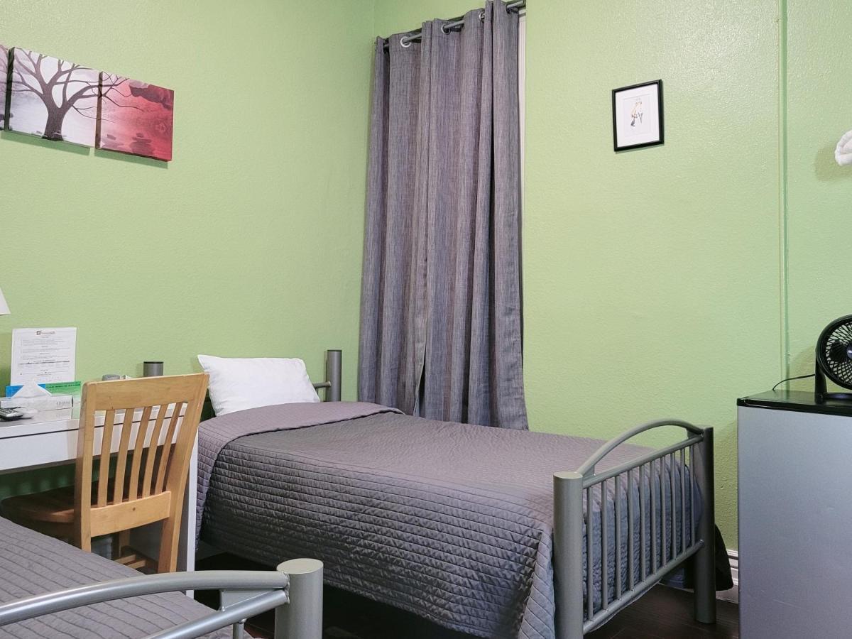 Orange Village Hostal *